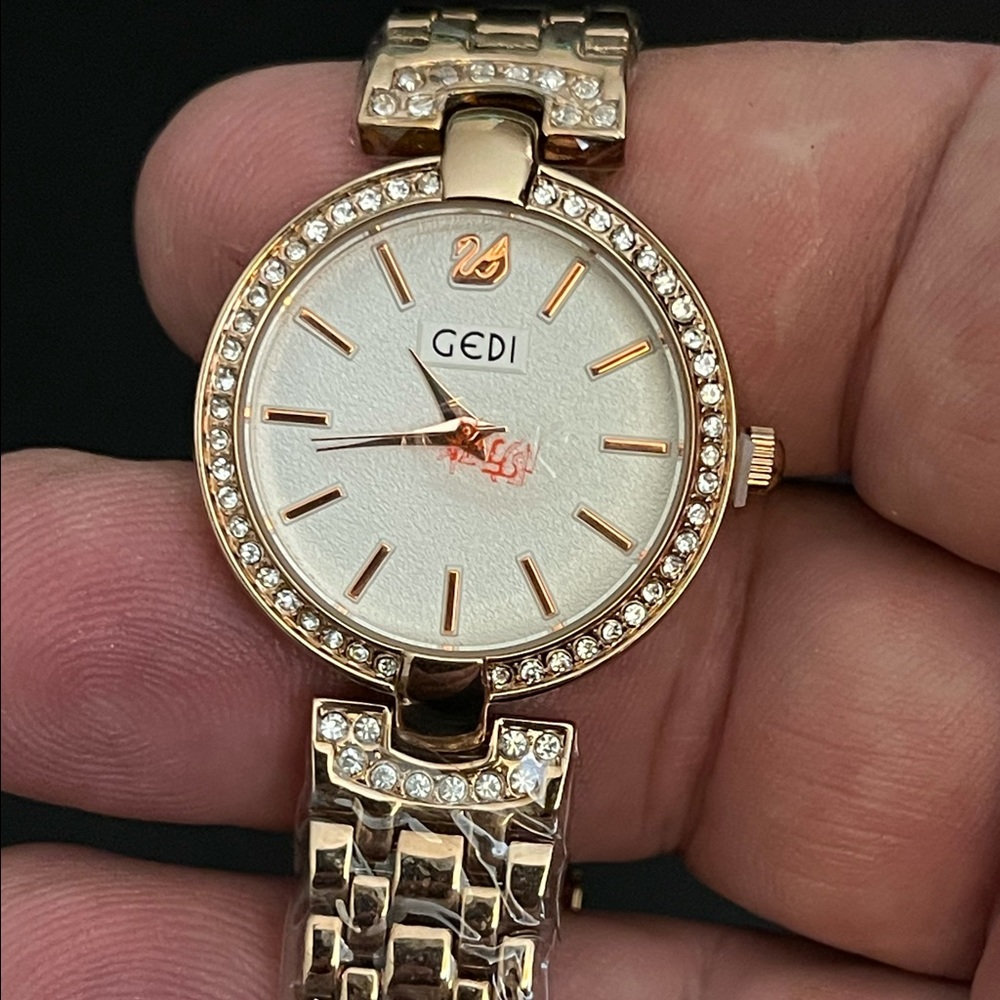 New Luxury ladies fashion watch. Bling bling